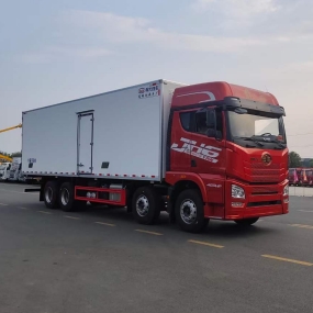 解放前四后八9米6冷藏車(chē)