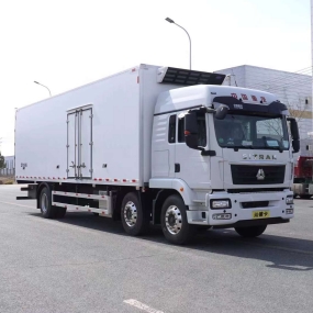重汽小三軸9米6冷藏車