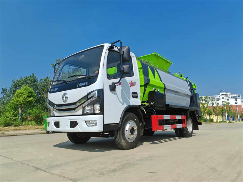 東風(fēng)多利卡6方餐廚垃圾車馬上開往貴陽(yáng)交付，送無線遙控器