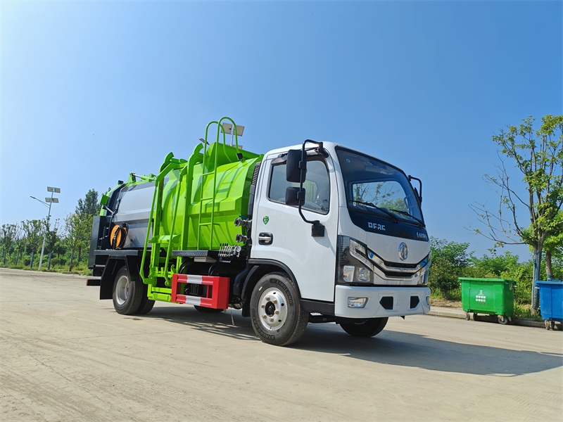 東風(fēng)D6小多利卡5方餐廚垃圾車國(guó)慶送往浙江臺(tái)州交付